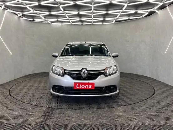 RENAULT-LOGAN-2019