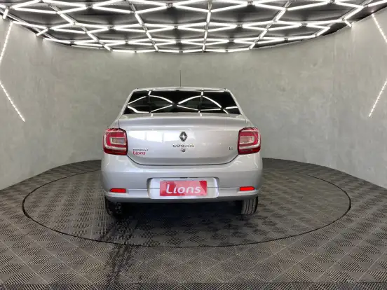 RENAULT-LOGAN-2019
