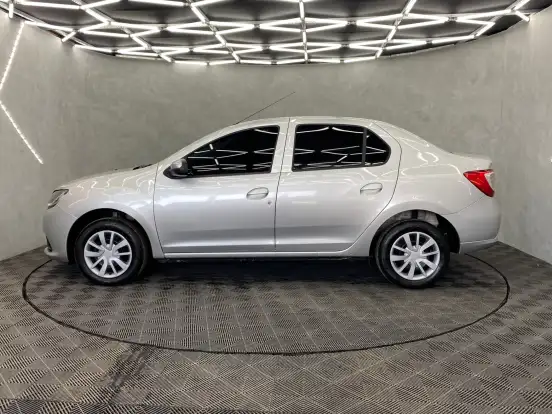 RENAULT-LOGAN-2019