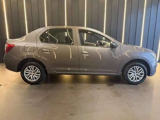 RENAULT-LOGAN-2024