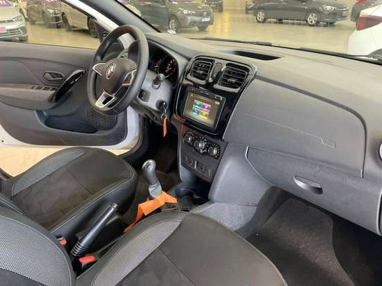 RENAULT-LOGAN-2024