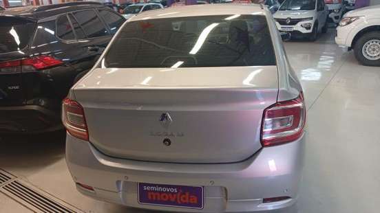 RENAULT-LOGAN-2024