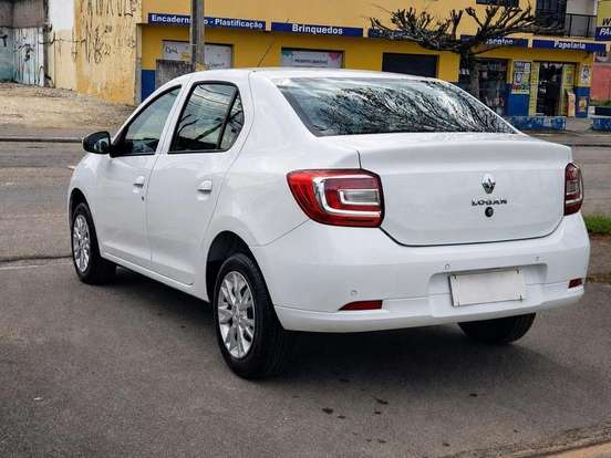 RENAULT-LOGAN-2024
