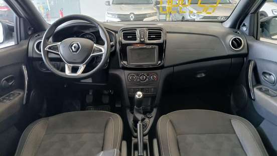 RENAULT-LOGAN-2025