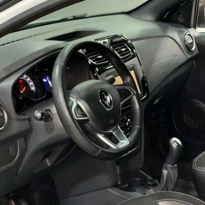 RENAULT-LOGAN-2022