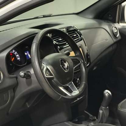 RENAULT-LOGAN-2022