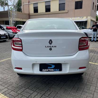 RENAULT-LOGAN-2024