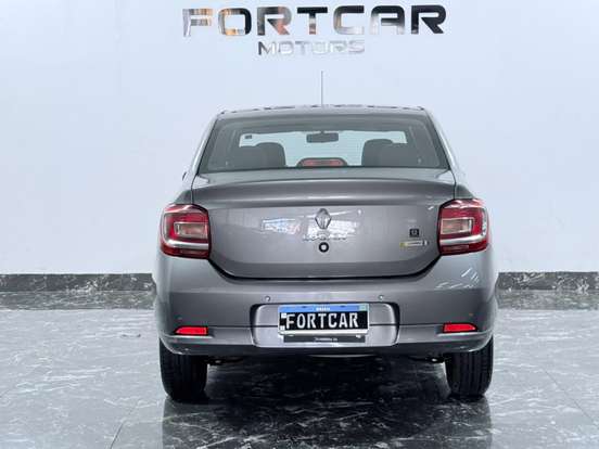 RENAULT-LOGAN-2024