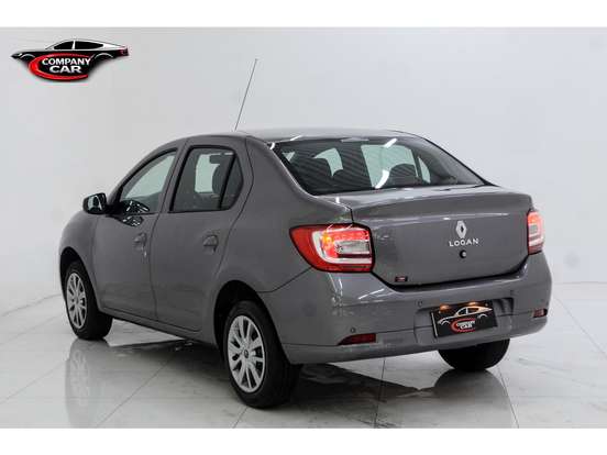 RENAULT-LOGAN-2021