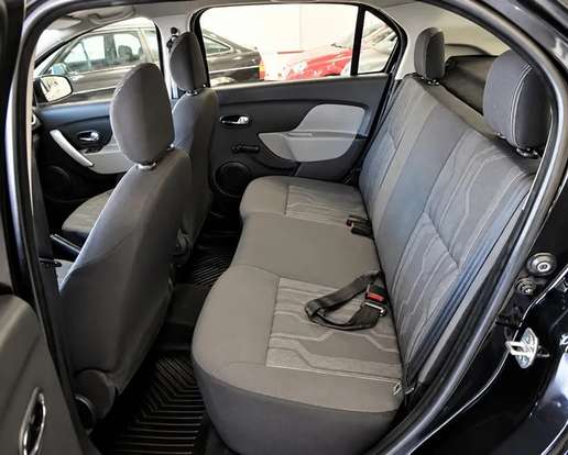 RENAULT-LOGAN-2015