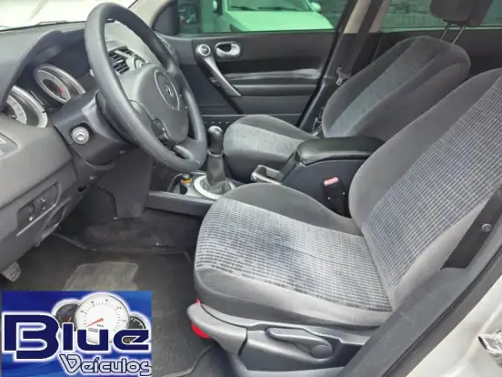 RENAULT-MEGANE-2012