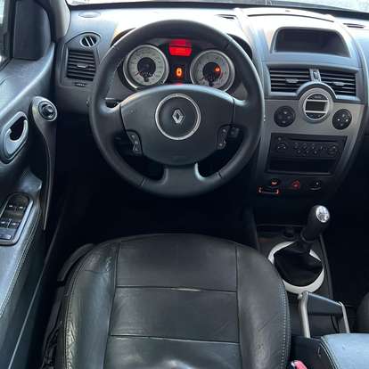 RENAULT-MEGANE-2012