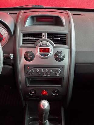 RENAULT-MEGANE-2010