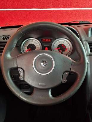 RENAULT-MEGANE-2010