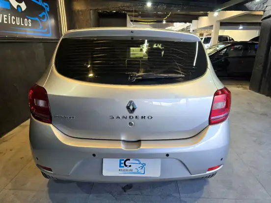 RENAULT-SANDERO-2019