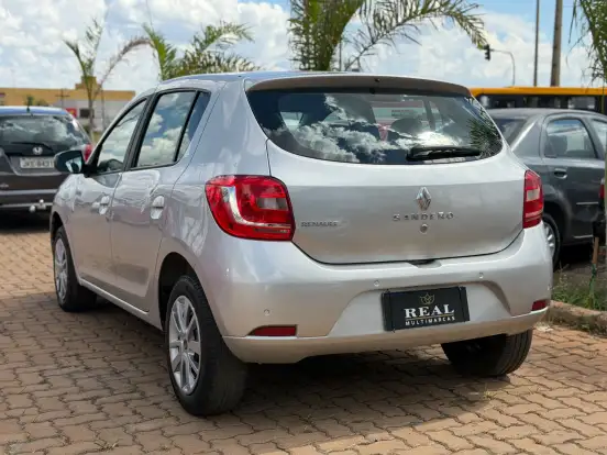 RENAULT-SANDERO-2018