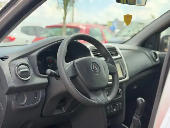 RENAULT-SANDERO-2018