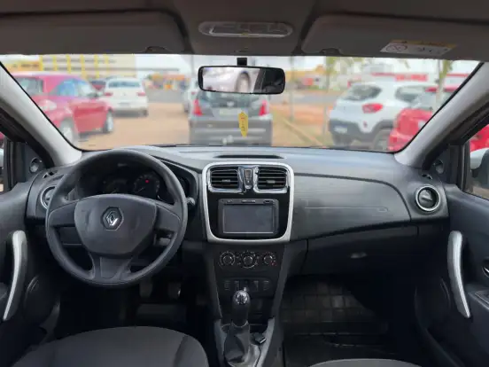 RENAULT-SANDERO-2018