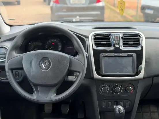 RENAULT-SANDERO-2018