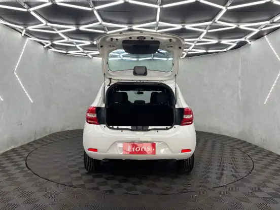 RENAULT-SANDERO-2021