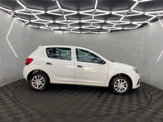 RENAULT-SANDERO-2021