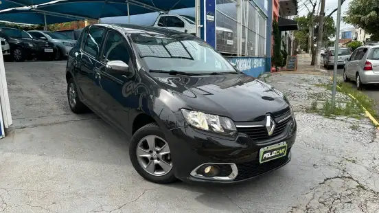 RENAULT-SANDERO-2017