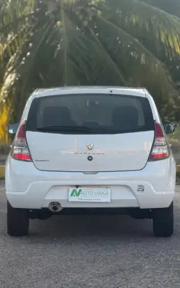 RENAULT-SANDERO-2013