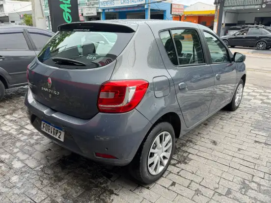 RENAULT-SANDERO-2014