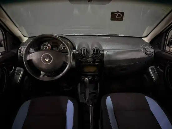 RENAULT-SANDERO-2013