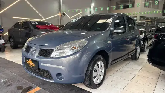 RENAULT-SANDERO-2011