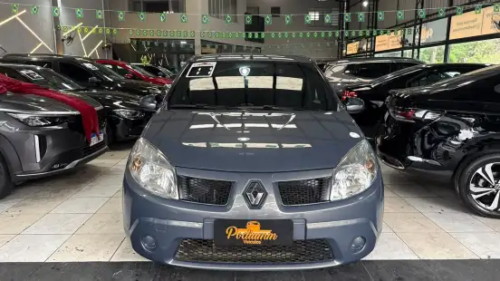 RENAULT-SANDERO-2011