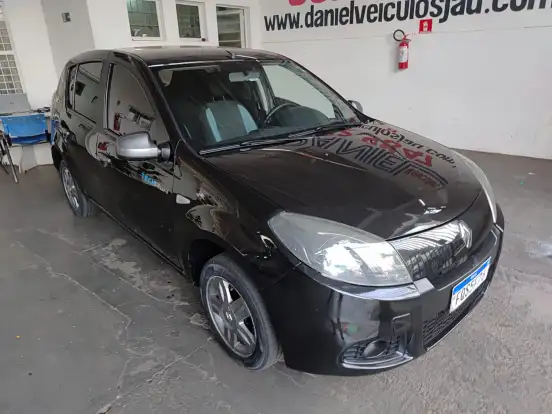 RENAULT-SANDERO-2014