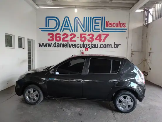 RENAULT-SANDERO-2014