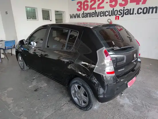 RENAULT-SANDERO-2014