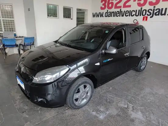 RENAULT-SANDERO-2014