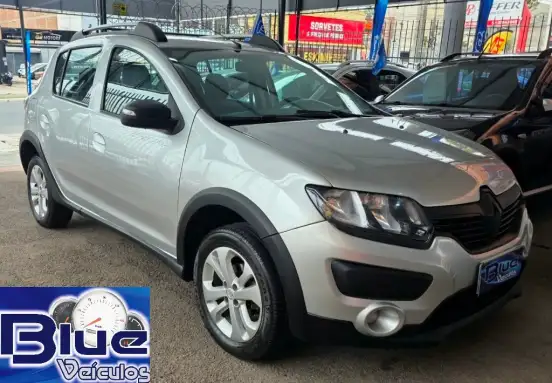 RENAULT-SANDERO-2018