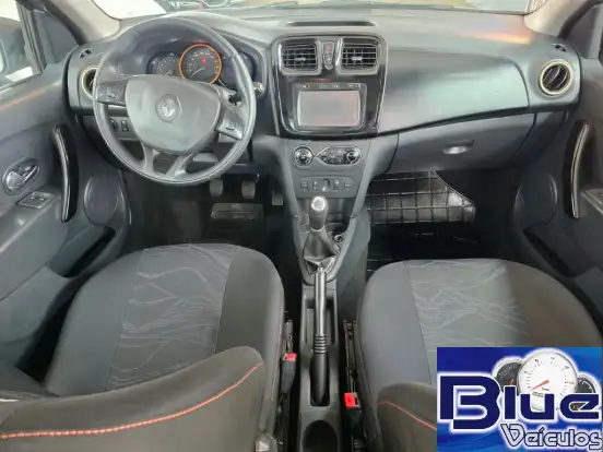 RENAULT-SANDERO-2018