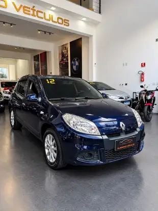 RENAULT-SANDERO-2011