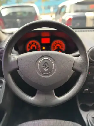 RENAULT-SANDERO-2011