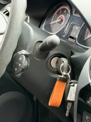 RENAULT-SANDERO-2012