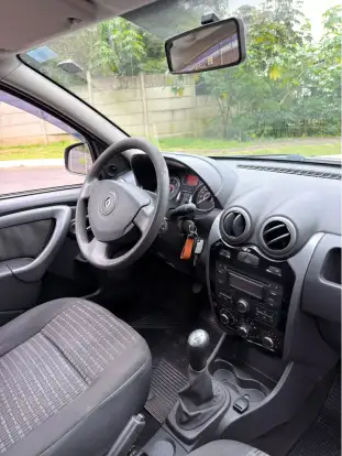 RENAULT-SANDERO-2012