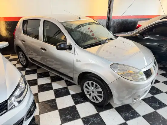 RENAULT-SANDERO-2009
