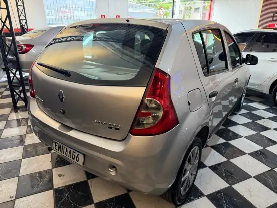 RENAULT-SANDERO-2009