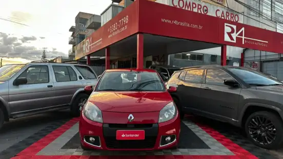 RENAULT-SANDERO-2013