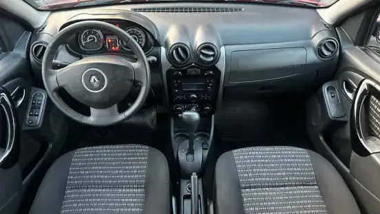 RENAULT-SANDERO-2013