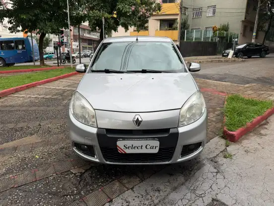 RENAULT-SANDERO-2011