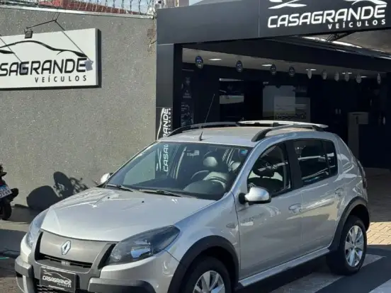 RENAULT-SANDERO-1.6 STEPWAY 16V FLEX 4P AUTOMÁTICO RENAULT-SANDERO-2013