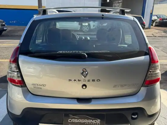 RENAULT-SANDERO-1.6 STEPWAY 16V FLEX 4P AUTOMÁTICO RENAULT-SANDERO-2013