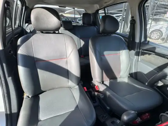 RENAULT-SANDERO-1.6 STEPWAY 16V FLEX 4P AUTOMÁTICO RENAULT-SANDERO-2013