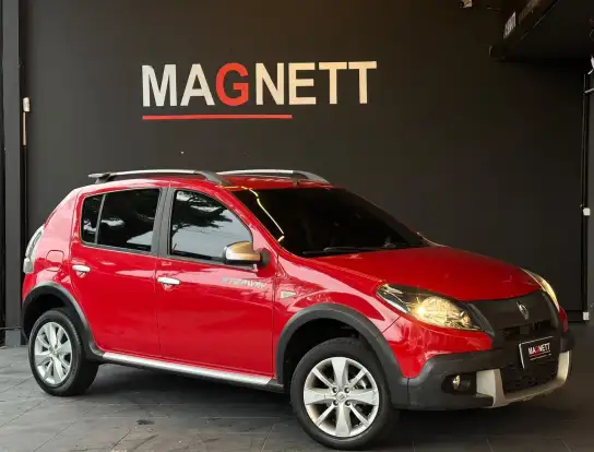 RENAULT-SANDERO-2012